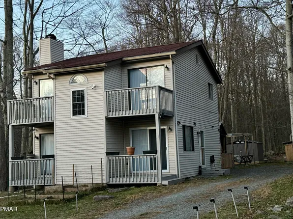 1053 Country Place Dr, Tobyhanna, PA 18466
