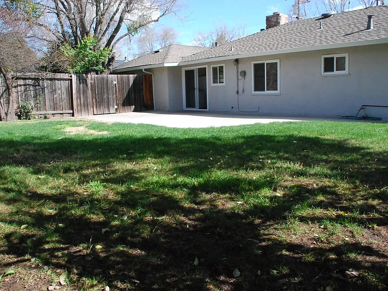 1912 Maybelle Dr — Photo 3