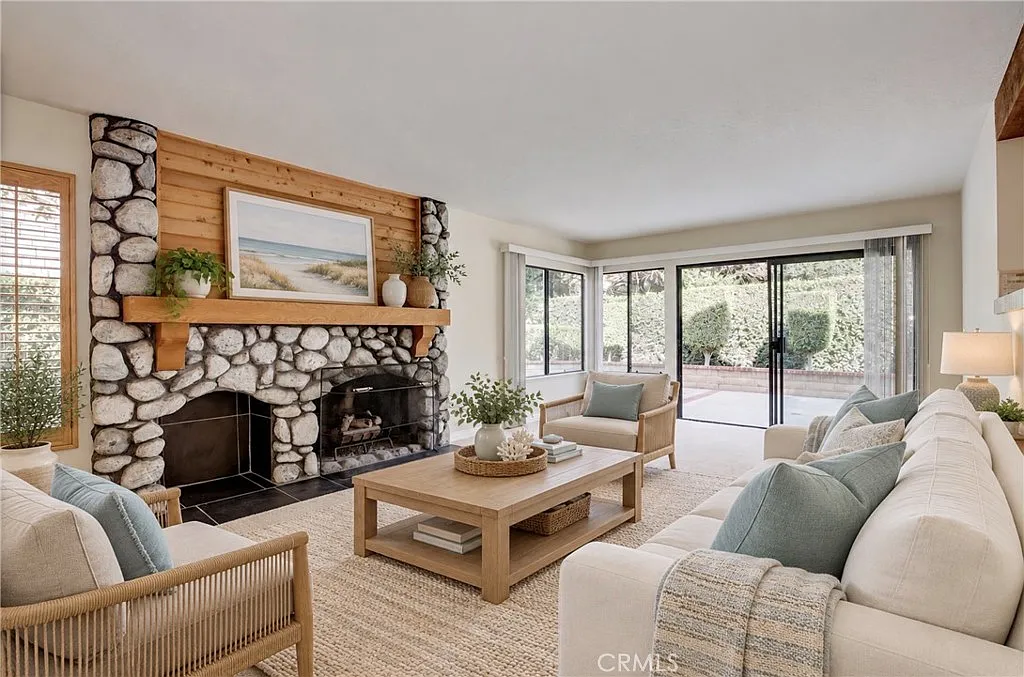 4 bed, 2.5 bath, 2506 sqft, $6,900 — Photo 3