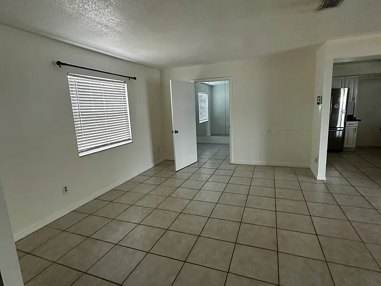 11706 Oban Ave — Photo 2