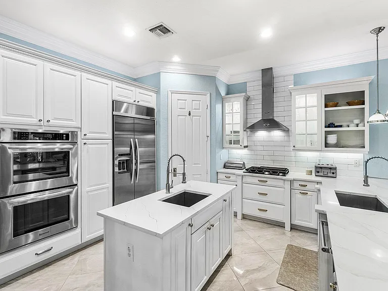 10697 Willow Oak Ct — Photo 5