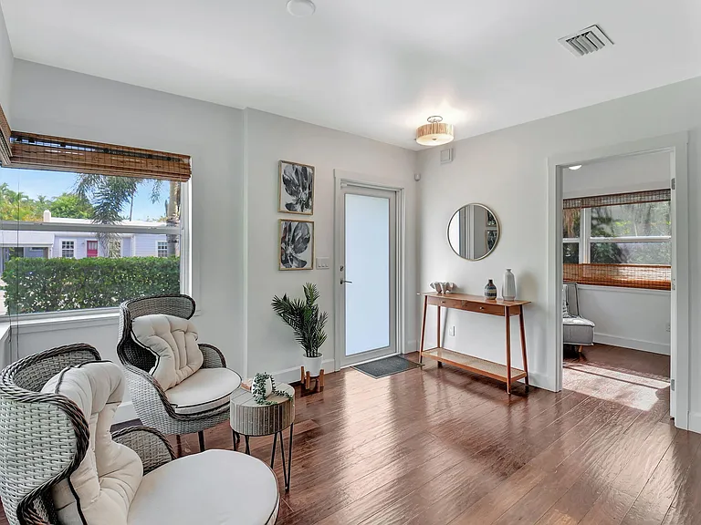 414 NE 7th Ave — Photo 4