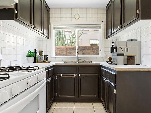 4th image of 1720 1/2 N Avenue 45