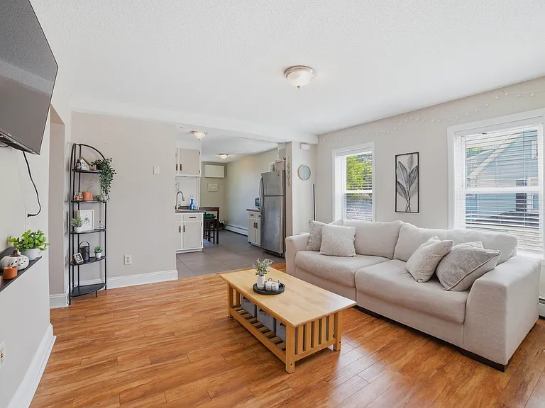 168 Greenwood St #2 — Photo 3