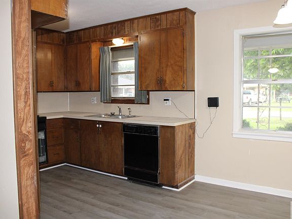 5th image of 204 S East St