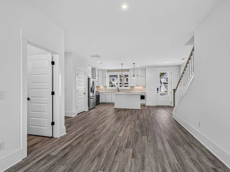 405 Oak Hammock Ct — Photo 16