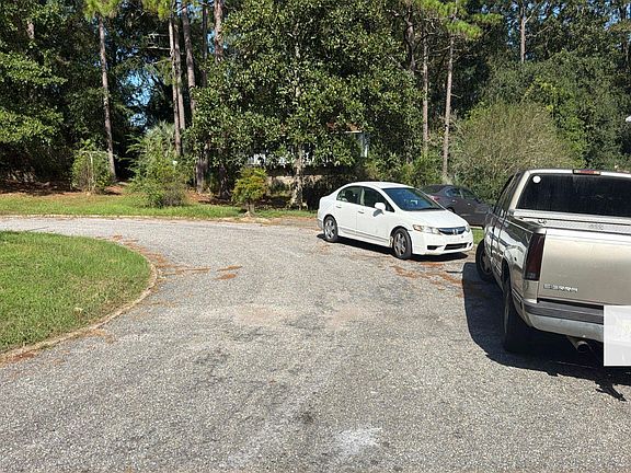 4th image of 715 Sutherland Dr