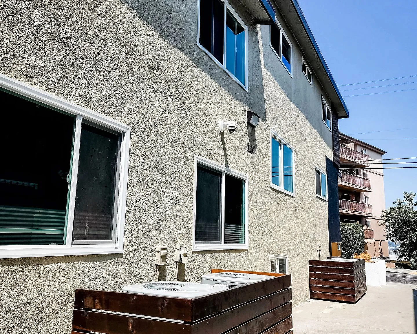 701 N Hill Place Apartments — Photo 3