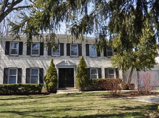 2821 Farmington Rd, Northbrook, IL 60062