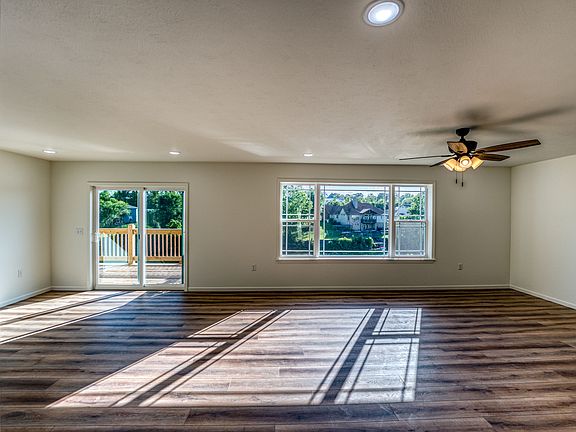 2nd image of 204 Sunset Cove Ln