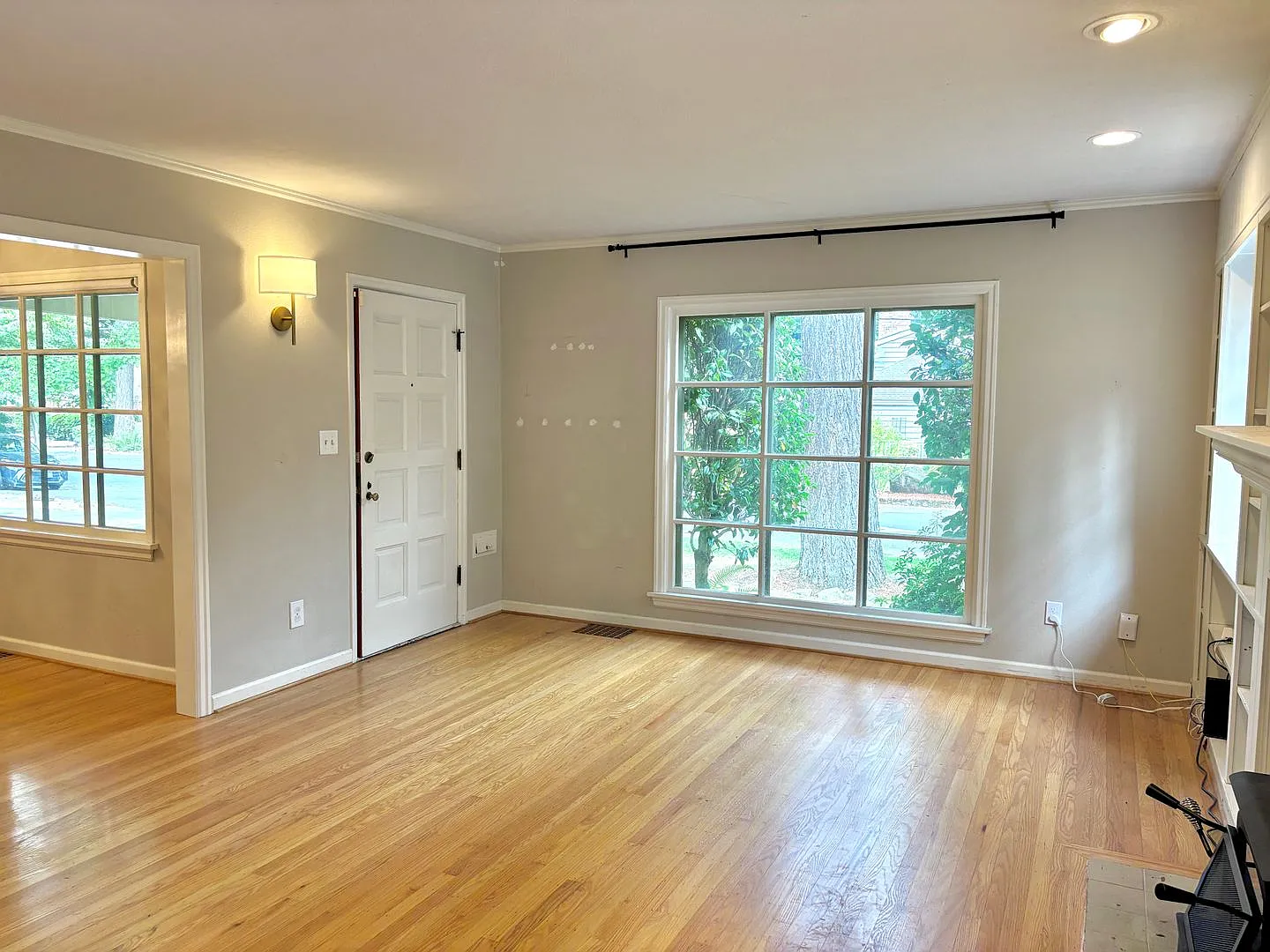 Maywood Park Bungalow with Finished Basement and Fully Fenced Yard — Photo 4
