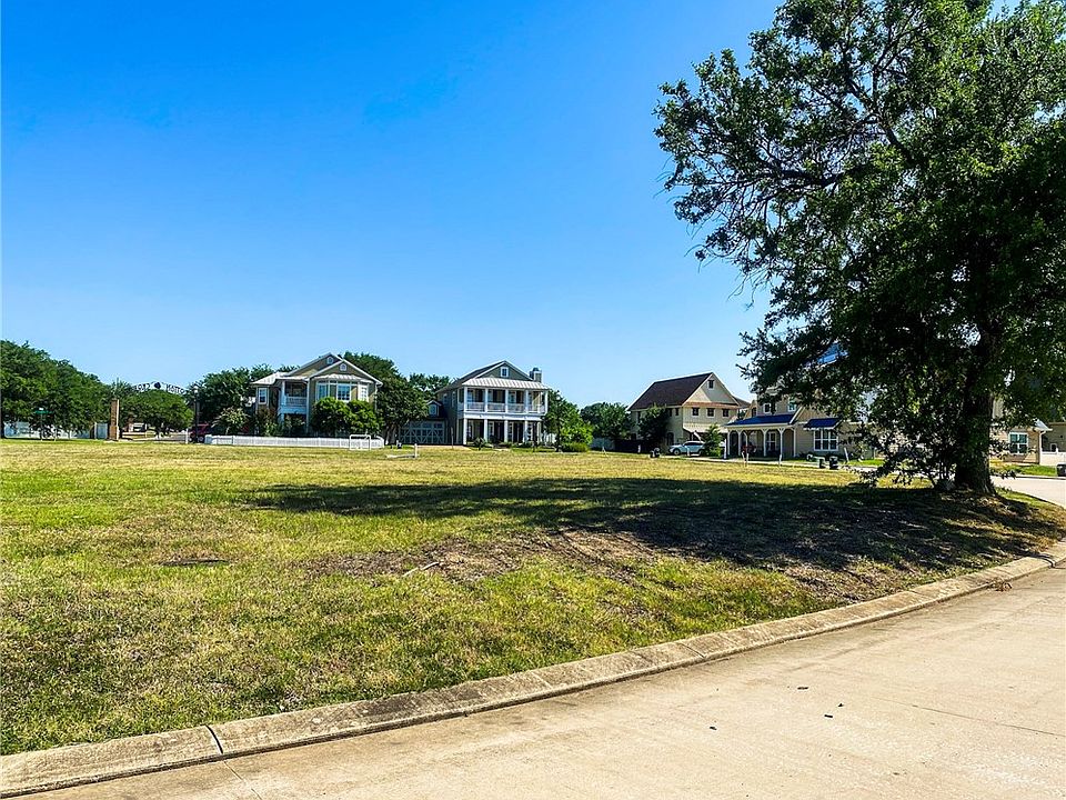 1st image of Charleston Park Dr