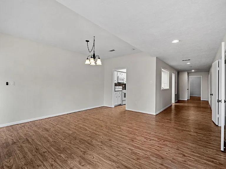 12 Hallmark Dr — Photo 20