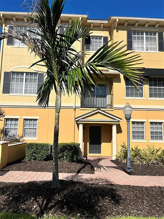 4 bed, 3.0 bath, 2083 sqft, $3,100 — Photo 1