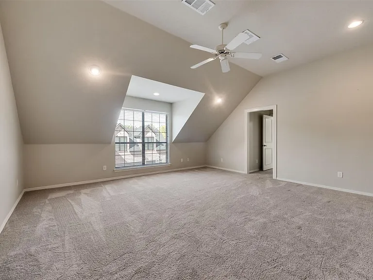 1433 Montgomery Ln — Photo 8