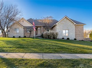 15 Pipestone Dr, Miamisburg, OH 45342