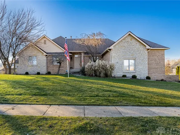 15 Pipestone Dr, Miamisburg, OH 45342