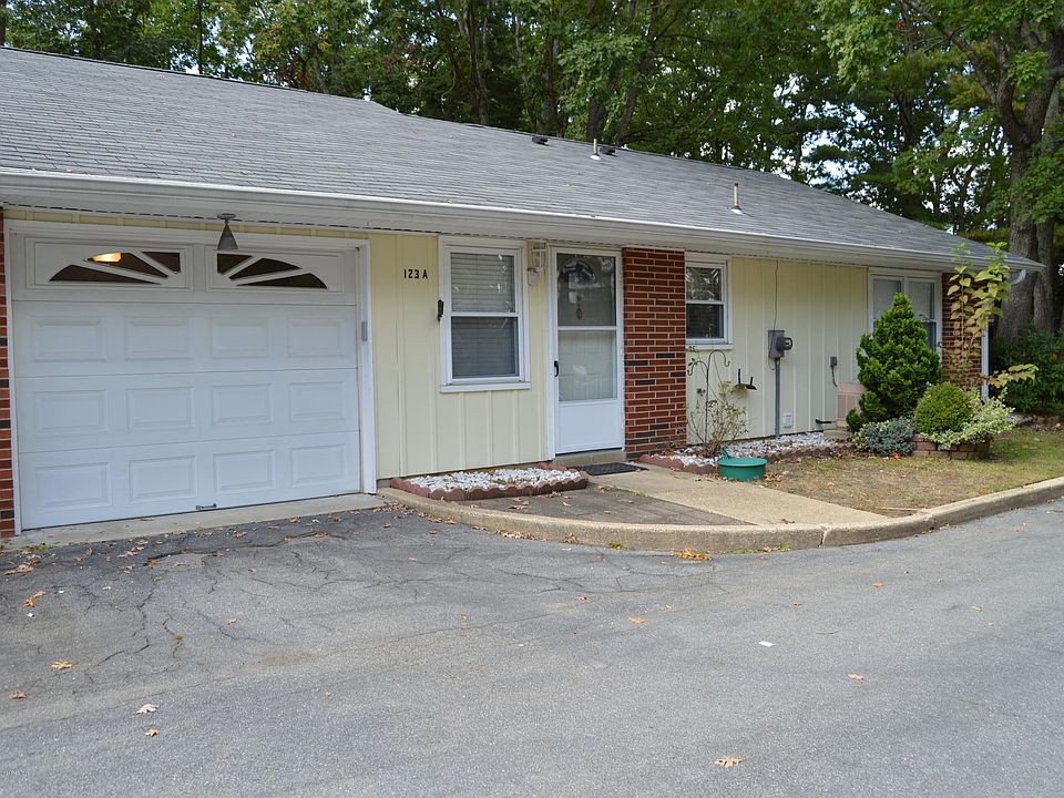 1st image of 123A Edinburgh Ln #1001