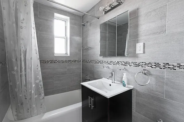 Rented by Universal Realty Group | media 8