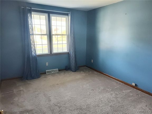 5th image of 415 Columbia Ave