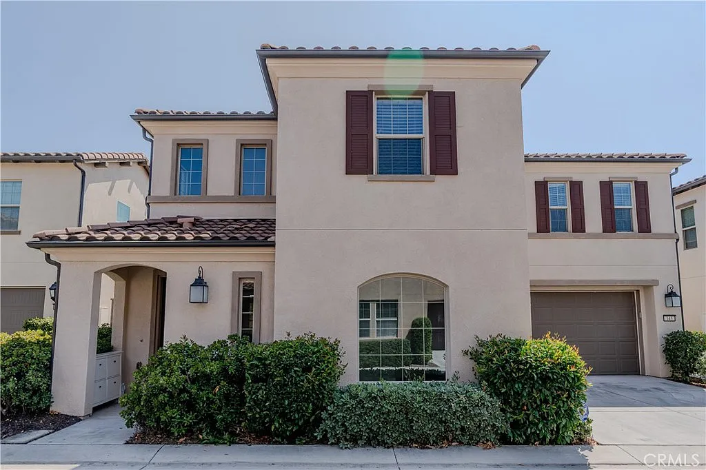 4 bed, 1935 sqft, $7,000 — Photo 1