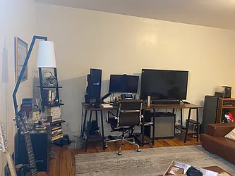 Rented by R New York