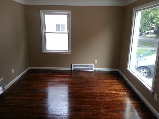 5th image of 1839 Russell Ave