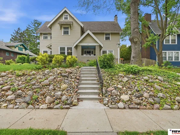 2741 Stratford Ave, Lincoln, NE 68502