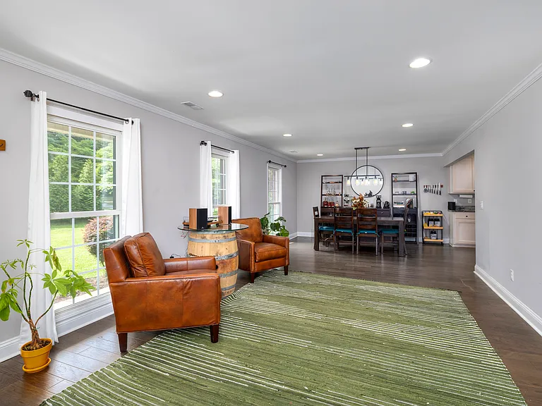 909 Club Ln — Photo 8
