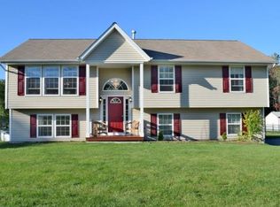 8 Susan Ct, Florida, NY 10921