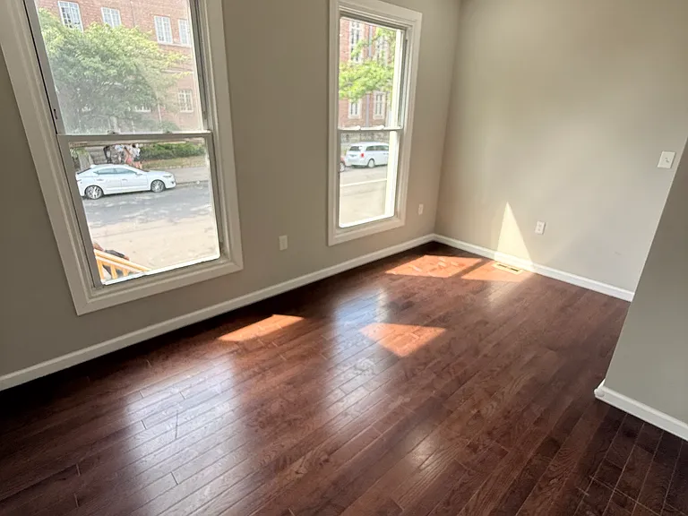 41 Howe St #1R — Photo 8