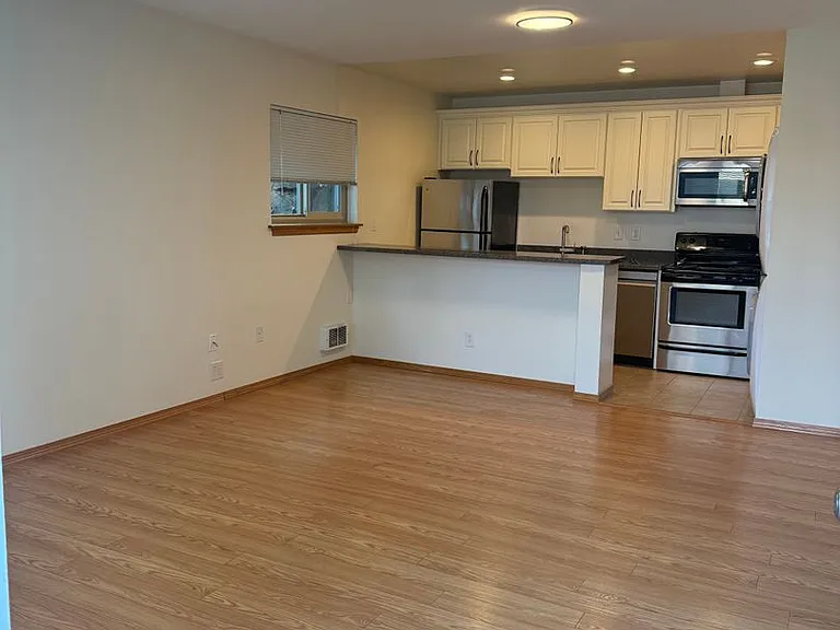 Boston Manor Apartments — Photo 5