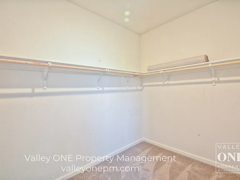 933 Tipton Ln — Photo 35