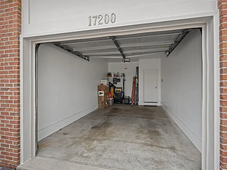 17200 Addington Dr — Photo 37