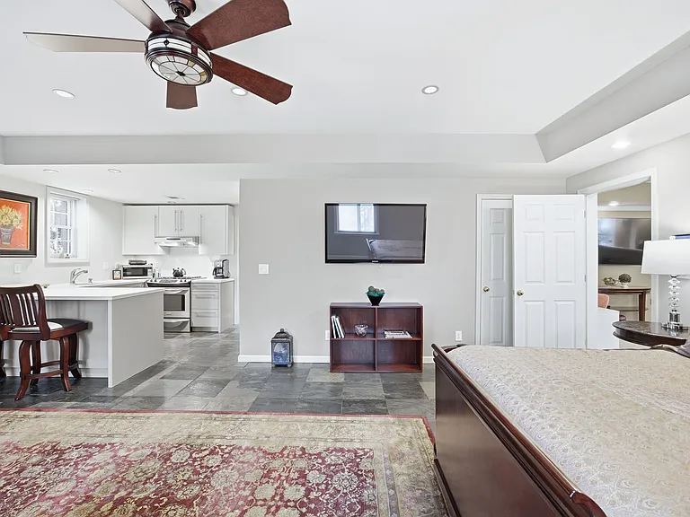 515 Taunton Way #BASEMENT — Photo 12