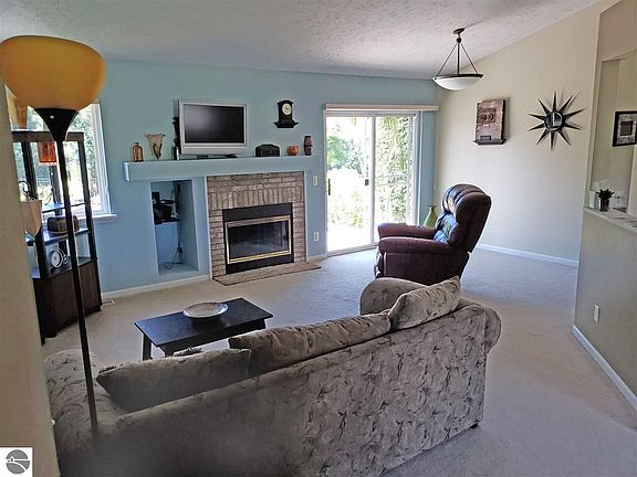 5th image of 5440 N Liberty Dr