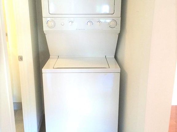 5th image of 2117 W Clinton St #305