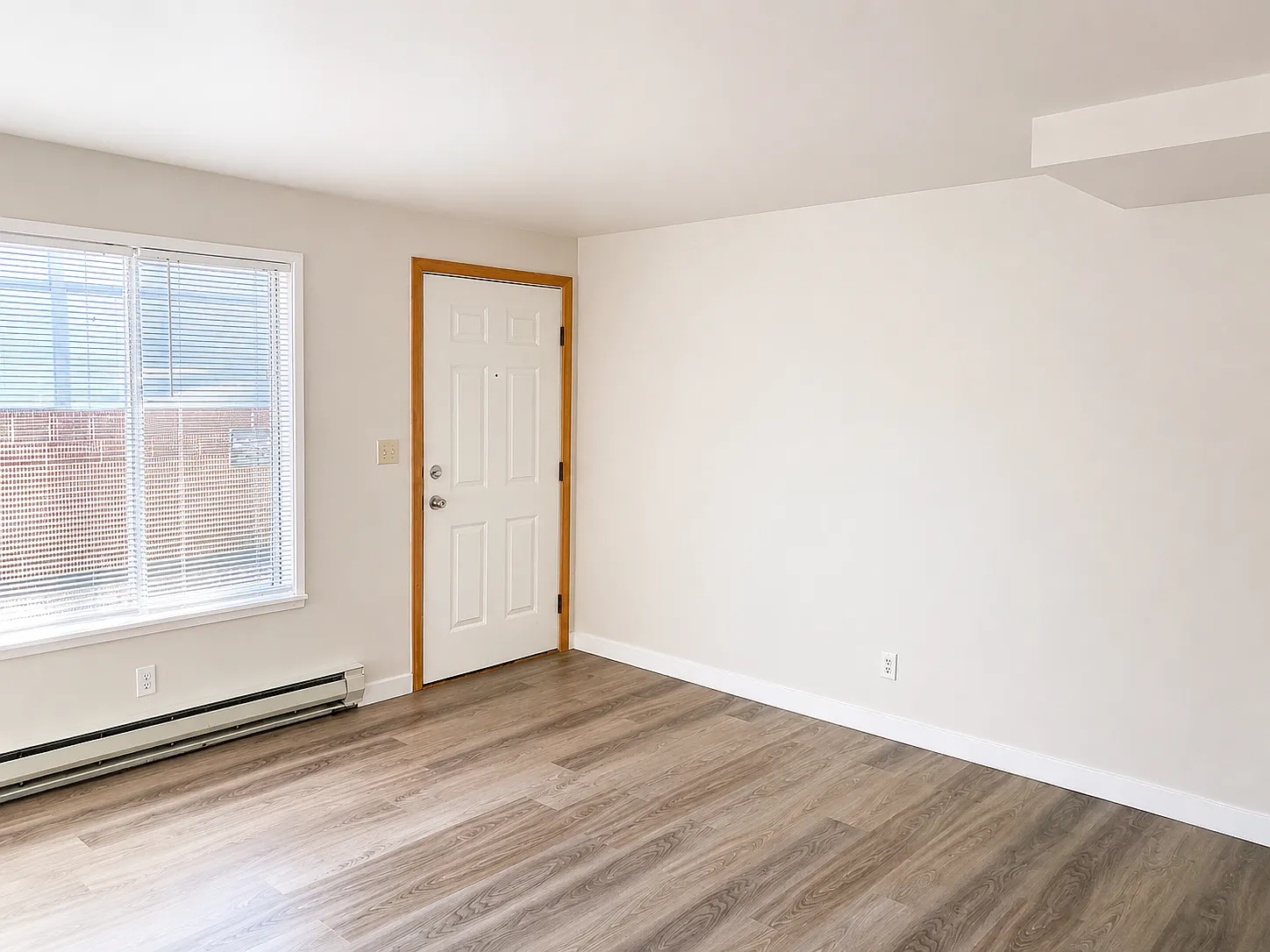 2 bed, 1.5 bath, 928 sqft, $1,795 — Photo 2