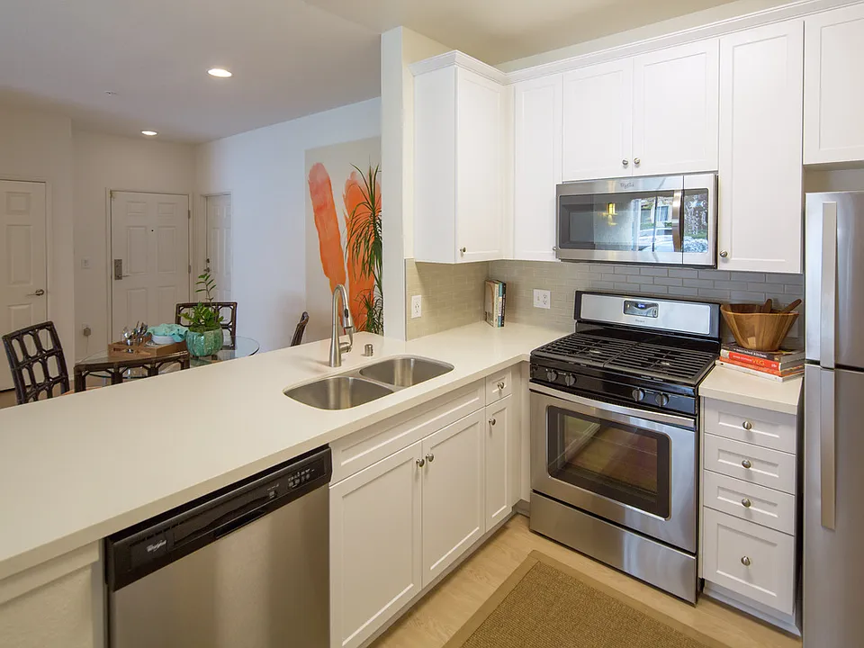 Las Flores Apartment Homes