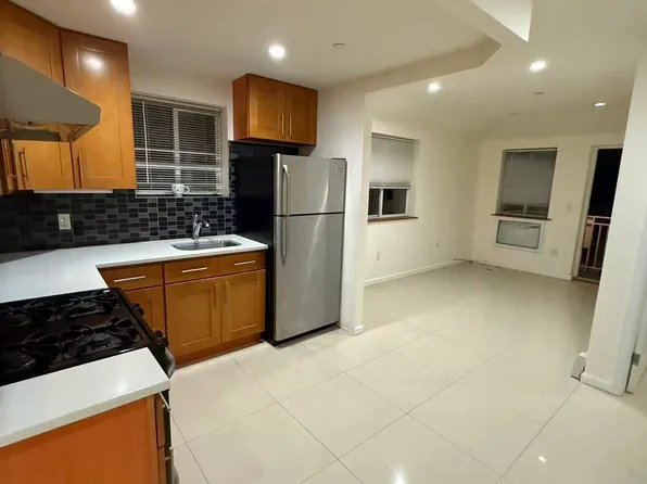 4332 160th St #3, Flushing, NY 11358