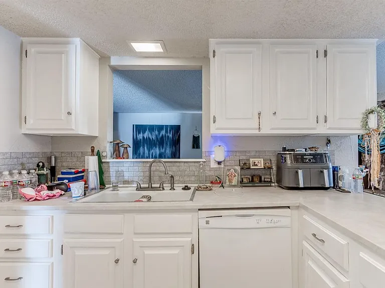 6916 Woodlake Dr #6920 — Photo 6