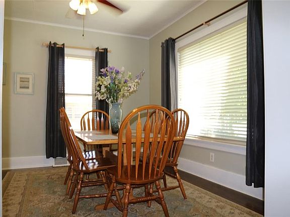 4th image of 98 Whitesboro St
