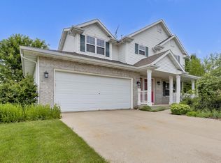426 E Sunny Hill Dr, Elkhorn, WI 53121