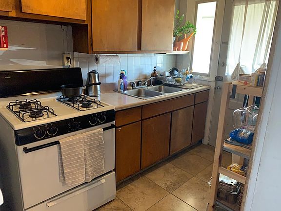 3rd image of 1632 Glenn Ave