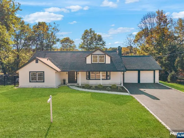 29 Thackeray Rd, Oakland, NJ 07436