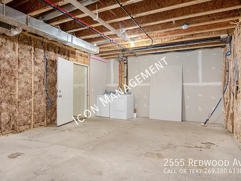2555 Redwood Ave — Photo 20