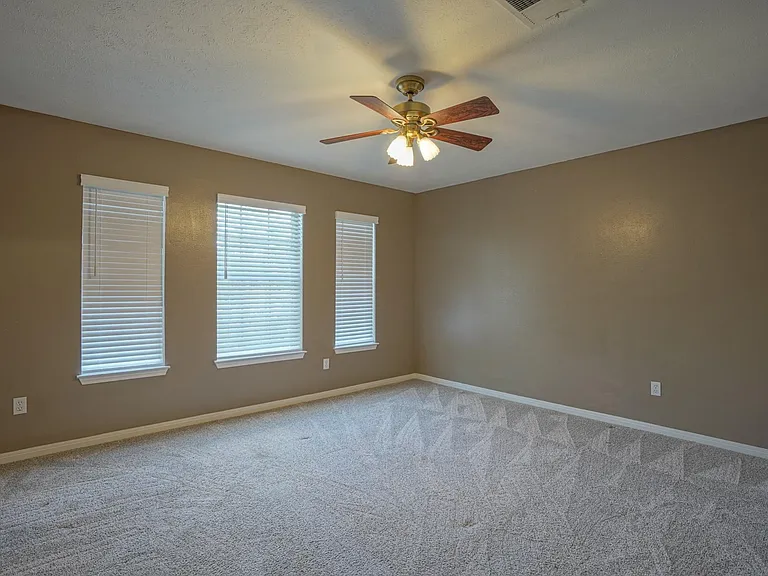 2108 Lakeway Dr — Photo 41