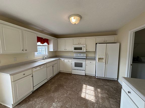 5th image of 726 Wyndhurst Dr