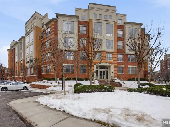 26 Avenue At Port Imperial APT 117, West New York, NJ 07093