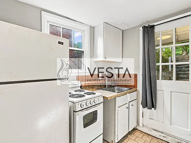 4 Farrwood Ave #8 — Photo 9